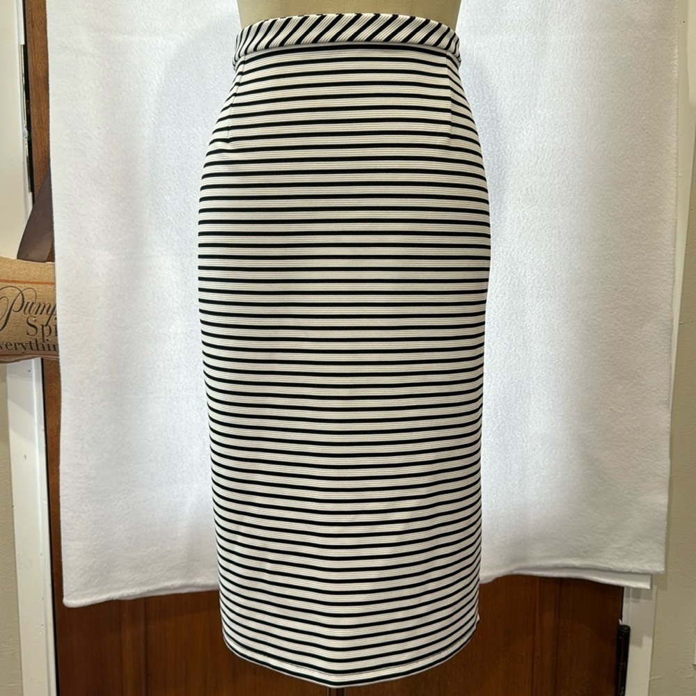 Halogen size 16 black-and-white stripe knee length pencil skirt with back zip